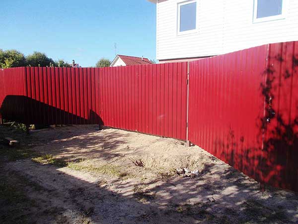 Забор на участке