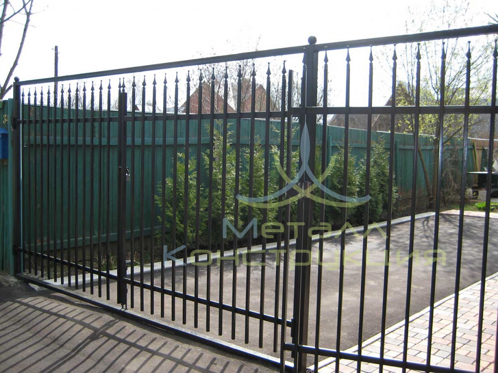 Ворота и калитка в заборе