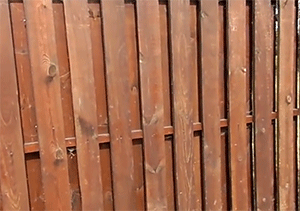 Деревянный забор шахматка